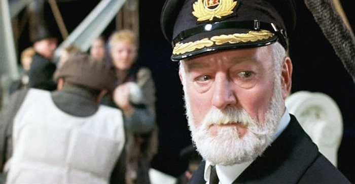 Bernard Hill trong vai thuyền thưởng Edward John Smith. 