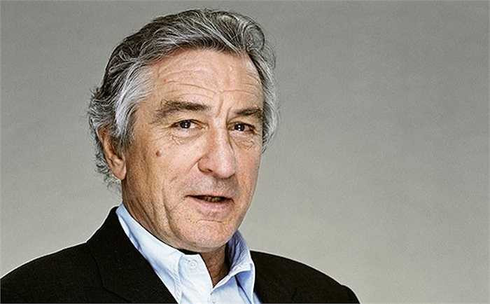 Vai thuyền trưởng Edward John Smith ban đầu được chỉ định cho Robert De Niro nhưng ông bị ốm vào phút cuối, Bernard Hill phải thay thế. 
