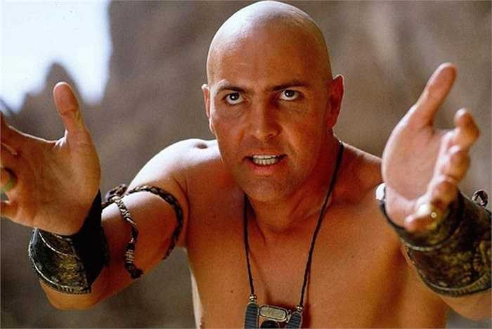Billy Zane thường bị nhầm lẫn với diễn viên Arnold Vosloo, người từng thủ vai Imhotep trong bộ phim The Mummy. 