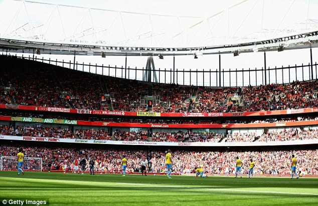 Giá vé Premier League tăng gấp 3 lần tỉ lệ lạm phát