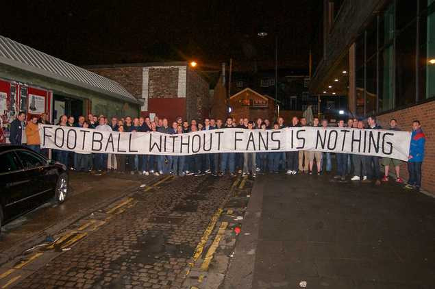 Giá vé Premier League tăng gấp 3 lần tỉ lệ lạm phát