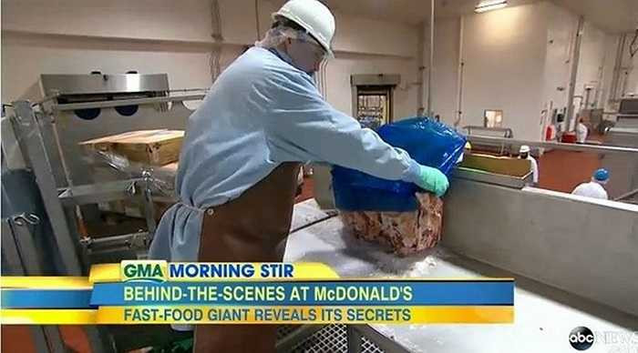 McDonald khẳng định trong Chicken McNuggets của hãng không hề và không thể có thứ mà mọi người gọi là 'ốc sên hồng'. 