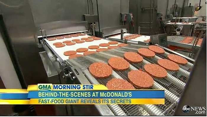 Những bánh thịt nghiền dành cho món Burger gà của McDonald.