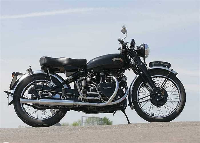 7. The Legendary British Classic, giá 400.000 USD. Chiếc mô tô Anh quốc này tuy chỉ có động cơ 250cc với 2 xi-lanh nhưng là kinh khủng vào những năm 1950. Kiểu dáng của nó cũng trở thành kinh điển cho xe độ kiểu cafe racer.