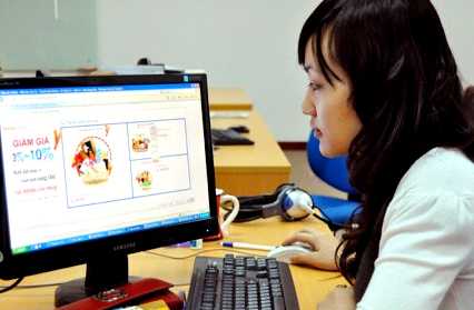 Nhiều người thích đặt mua hàng online từ nước ngoài, nhất là vào những đợt khuyến mãi giảm giá (ảnh minh họa)