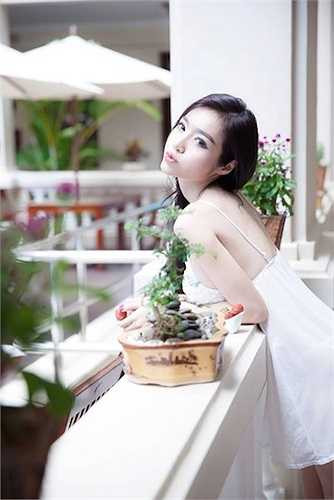1. Elly Trần: Người mẫu ảnh Trần Thị Kim Hồng là một trong những mỹ nhân Việt khéo giấu chuyện bầu bí hơn cả. Hồi tháng 5/2014, cô vướng nghi án đang mang thai ở những tháng đầu tiên. Tin đồn càng đáng tin khi Elly biến mất khỏi làng giải trí và không tham gia bất kỳ sự kiện nào. 