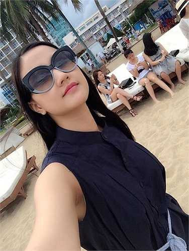 Sau khi quay xong MV mới, cô bắt đầu dừng nhận show hát và sự kiện tại TP.HCM để về Hà Nội sống cùng gia đình. Khi bị truyền thông phát hiện mang bầu, Maya chủ động không xuất hiện trước đám đông và không nghe điện thoại của phóng viên. Ngoài ra, cô cũng liên tục post hình khoe phần eo bình thường như bao phụ nữ khác để dập tắt tin đồn. 