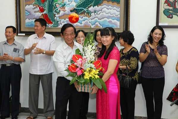 tranh thêu len
