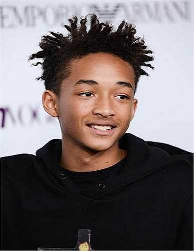 Jaden Smith (16 tuổi) được biết đến là con trai của diễn viên nổi tiếng Will Smith. Jaden Smith là một diễn viên, ca sĩ nhạc rap với lượng fan khủng trên các mạng xã hội