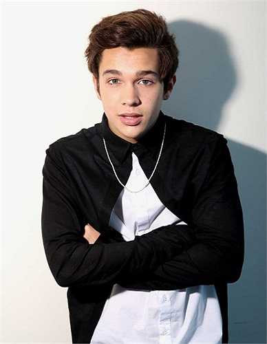 Austin Mahone (18 tuổi) có khoảng 7 triệu người theo dõi trên Twitter. Điều đó giúp Mahone trở thành nghệ sĩ đầu tiên đạt vị trí số 1 trên bảng xếp hạng Billboard 's new Trending 140.