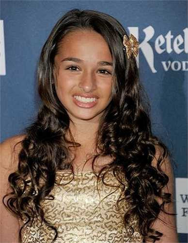 Jazz Jennings (14 tuổi) tạo ra một bước ngoặt cho khả năng sống đúng với giới tính của mình. Jazz trở thành người trẻ tuổi nhất của Out 100 và The Advocate. Một loạt các đoạn video về cô ấy đã được đăng trên YouTube và cuốn sách được đặt tên 'I Am Jazz'