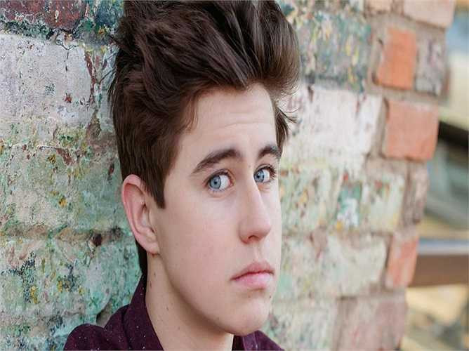 Nash Grier (16 tuổi) nổi tiếng nhờ khả năng làm ra những video hài hước. Có video sau 6 giây đăng tải đã thu hút 9,6 triệu lượt xem