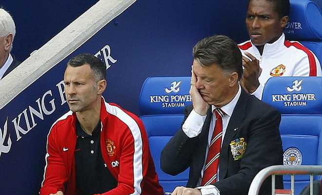 Van Gaal hẳn đang rất đau đầu với khủng hoảng chấn thương tại Man Utd
