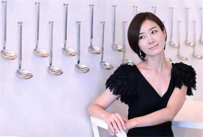 Ngôi sao thường đóng cặp với các diễn viên nam ít tuổi chính là Oh Yeon Soo. 