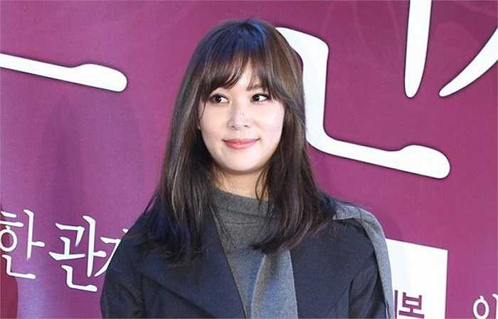 Tài giỏi, học vấn cao, giàu có và xinh đẹp, Go So Young vừa tham gia đóng phim vừa là chủ một nhãn hiệu thời trang riêng. 