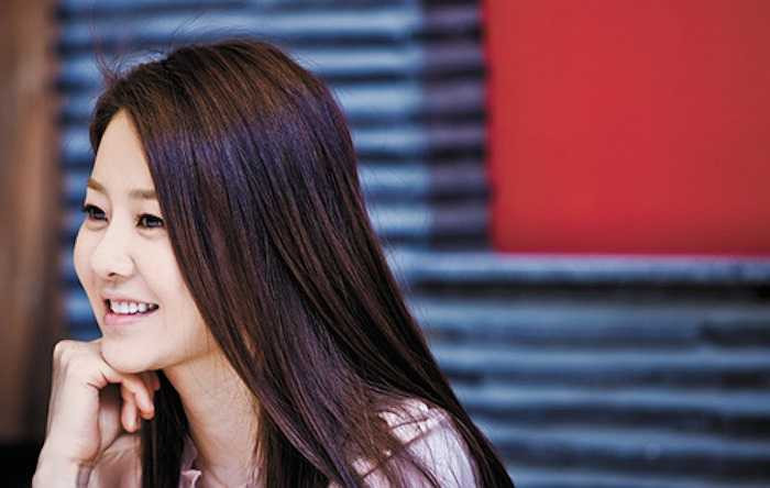 Giờ đây tuy đã ở tuổi 43, Go Hyun Jung vẫn giữ được nụ cười tươi tắn, tự nhiên đó. 