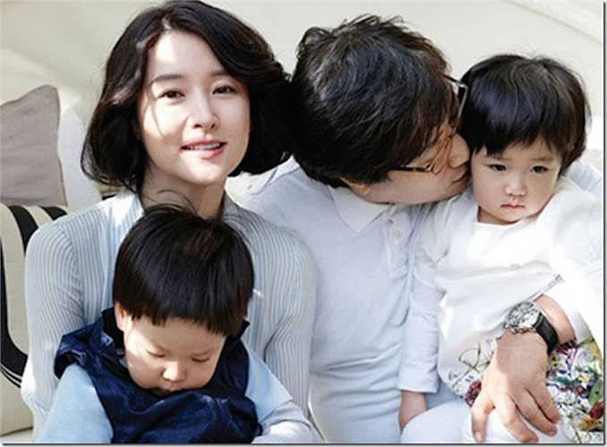 Lee Young Ae giờ đây chỉ tập trung thời gian cho gia đình và hai con sinh đôi. Cô vừa từ chối lời mời đóng Nàng Dae Jang Geum phần 2, mặc dù hơn chục năm trước cô đã rất thành công với vai nữ chính này. 