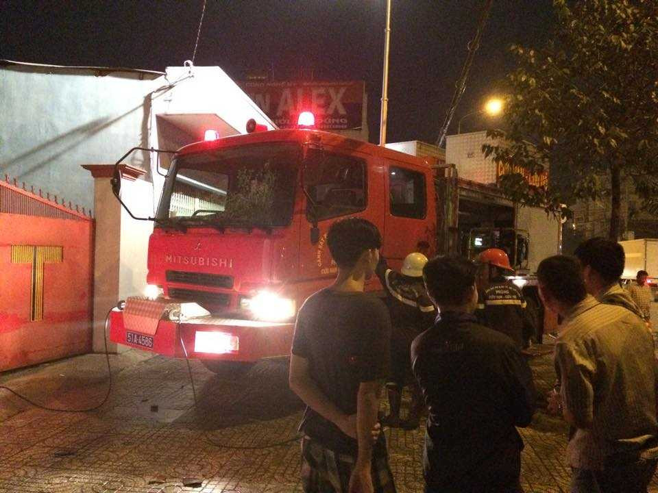 Đang tìm nạn nhận vụ nổ rung chuyển giữa TP.HCM