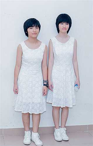 Hai cô bé Na và Nấm ngày nào giờ cũng đã lớn khôn và duyên dáng như thiếu nữ.