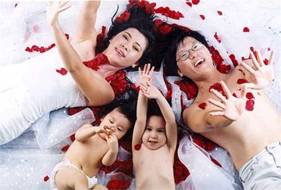 Không những vậy, từ nhỏ, Phương Thảo còn phải chịu thiệt thòi khi không biết mặt cha đẻ và bị bạn bè kỳ thị khi sở hữu gương mặt có những đường nét rất Tây.