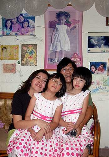 Từ khi hai bé chào đời, dòng nhạc của Phương Thảo - Ngọc Lễ cũng thay đổi từ đó. Họ chuyên tâm sáng tác những ca khúc thiếu nhi dễ thương như Ba ngọn nến lung linh, Con mãi tuổi lên 3, Em bé bán diêm, Em vẽ mùa xuân