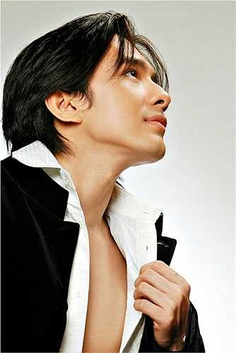 Thành công trong âm nhạc cùng với tầm ảnh hưởng lớn đã đưa anh đến những vị trí quan trọng trong lĩnh vực khác, như Đại sứ du lịch Đài Loan và Hà Lan. 