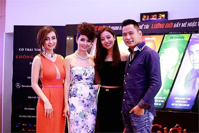 Xuất hiện tại buổi ra mắt bộ phim 'Lạc giới' tại Hà Nội, Jennifer Phạm cùng chồng thu hút được nhiều sự chú ý của công chúng. 