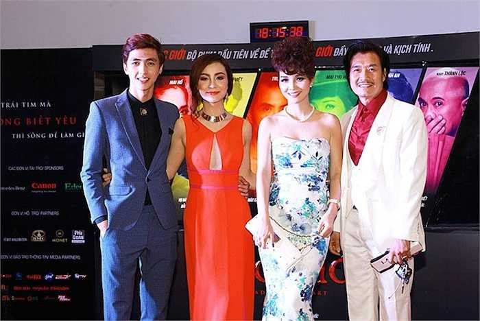 Trong khi đó, Mai Thu Trang chọn cho mình phong cách gợi cảm và sành điệu.