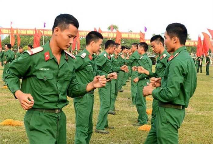 Tập múa, hát, nhảy tập thể. 