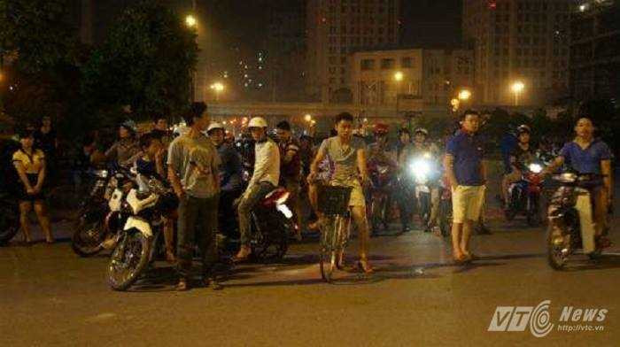 Cháy dữ dội dưới toà nhà cao nhất Hà Nội, nhiều ô tô bị thiêu rụi