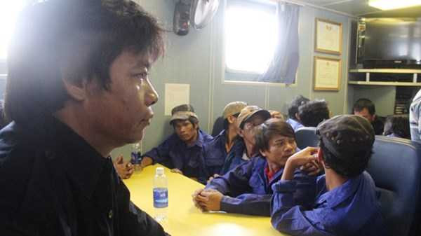 Giải cứu tàu cá cùng 34 thuyền viên gặp nạn trên biển