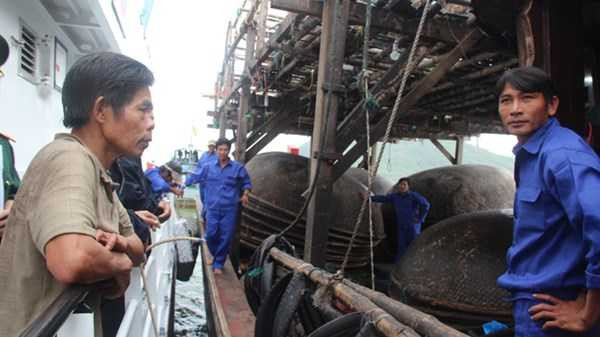 Giải cứu tàu cá cùng 34 thuyền viên gặp nạn trên biển