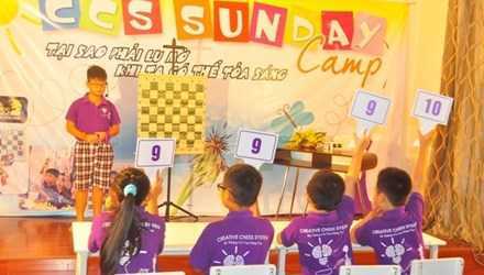 Các em trong giờ học 