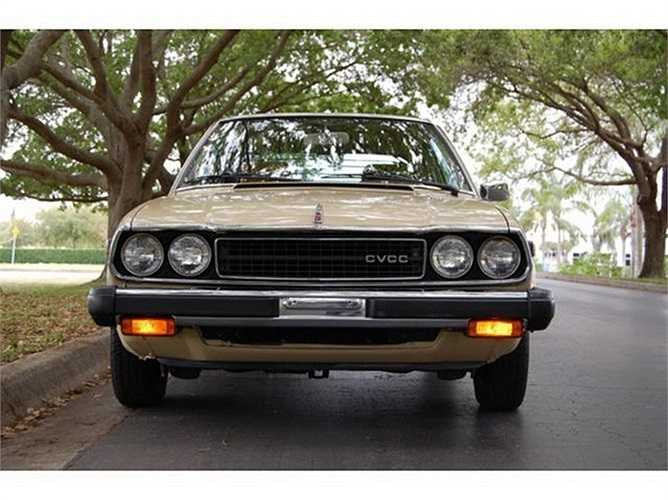 Ban đầu, Accord được thiết kế theo concept xe 3 cửa. Tuy nhiên, sau đó 2 năm, mẫu xe này được cải tiến trở thành mẫu sedan, áp dụng cho các thế hệ sau này.