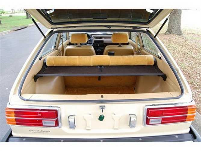 Ngay sau hàng ghế thứ 2 là khoang chứa hành lý khá rộng rãi.