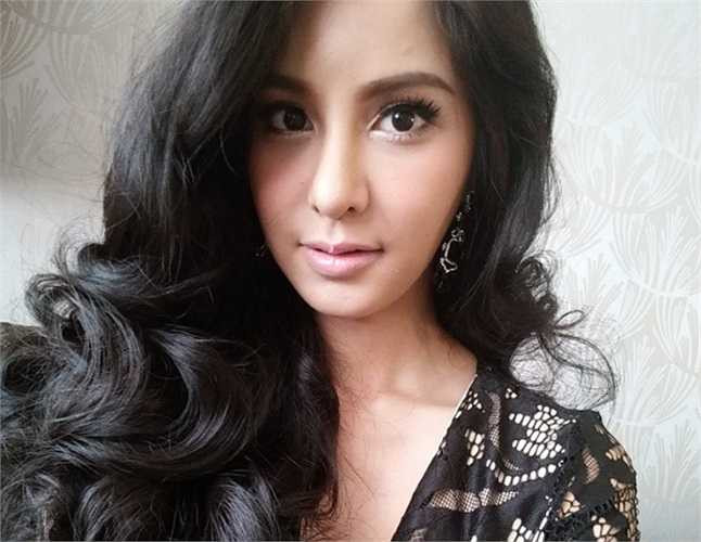 2. Tanyarat 'Film' Jirapatpakon - 119.000 người theo dõi: Film từng giành chiến thắng cả hai cuộc thi sắc đẹp cho những người chuyển giới trong nước và quốc tế vào năm 2007. Cô trở thành nữ tiếp viên chuyển giới đầu tiên tại hãng hàng không quốc gia Thái Lan. Bên cạnh đó, cô cũng nhận được nhiều lời mời làm người mẫu.