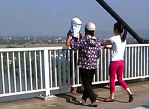 một phụ nữ định tự tử, cầu Bính, Hải Phòng, thượng úy Phạm Đức Dương, CSGT Hồng Bàng