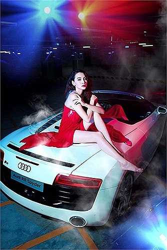 Lễ ăn hỏi của Trang Nhung có sự góp mặt của người thân trong gia đình và không có bất cứ một ai trong giới showbiz.