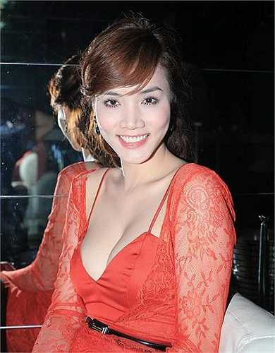 Cùng nhìn lại những hình ảnh nóng bỏng của Trang Nhung trước khi lên xe hoa: