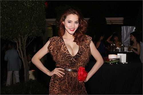 Trước khi 'hạ cánh' an toàn, Trang Nhung từng trải qua vài cuộc tình với đầy đủ cung bậc cảm xúc