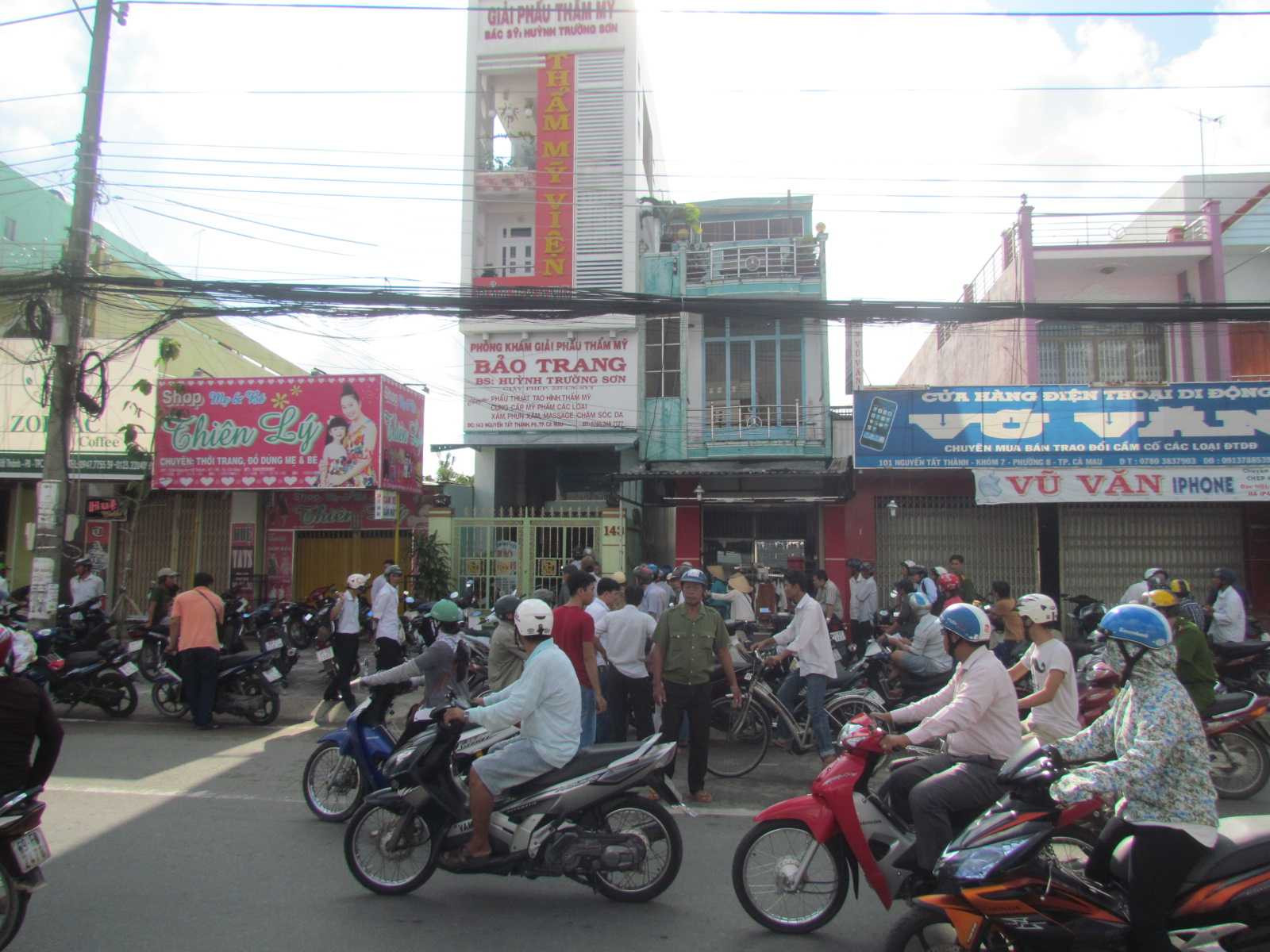 Cướp khống chế vợ bác sĩ, 'khoắng' sạch tiền vàng