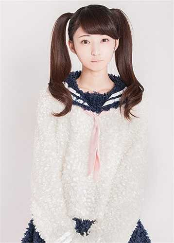 Shizuka nổi tiếng trong cộng đồng mạng Nhật Bản, Trung Quốc sau khi loạt hình cô bạn buộc tóc hai bên cực xinh được chia sẻ rộng rãi.