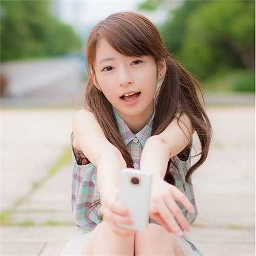 Sugino Shizuka được dân mạng ca ngợi là 'thiên thần buộc tóc hai bên' hay 'Shizuka phiên bản người thật' (nhân vật được nhiều độc giả Việt biết đến với tên Xuka trong Doraemon).