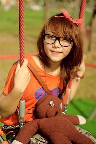 Phương Mai thường hay nghe nhạc, lên mạng xem tin tức hoặc đi shopping và ăn uống cùng bạn bè những lúc rảnh rỗi.