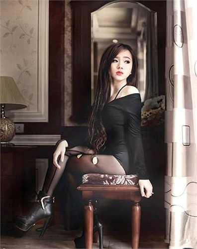 Cô khoe vẻ đẹp quyến rũ với ánh mắt xanh 