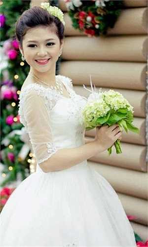 Cô bạn Kim Cương Kimi có nickname khá dễ thương, là một hot girl đình đám Hà Thành.