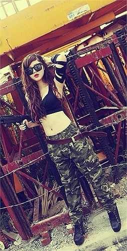 Ngoài dáng hình chuẩn của mình, Kim Cương còn sỡ hữu giọng hát ngọt ngào, ấm áp.