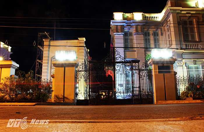 Sau một thời gian trùng tu, ngôi nhà vẫn giữ được kiến trúc xưa.