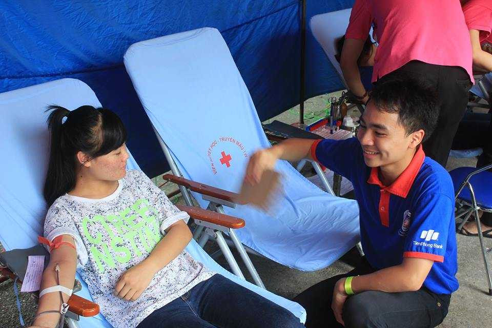 Hàng nghìn sinh viên Kinh tế hào hứng hiến máu tình nguyện