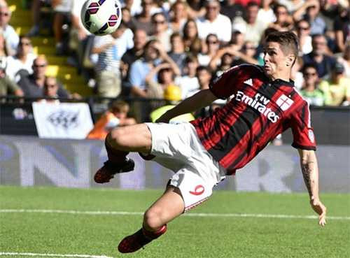 Torres đang cố gắng tìm lại bản năng sát thủ trong màu áo AC Milan